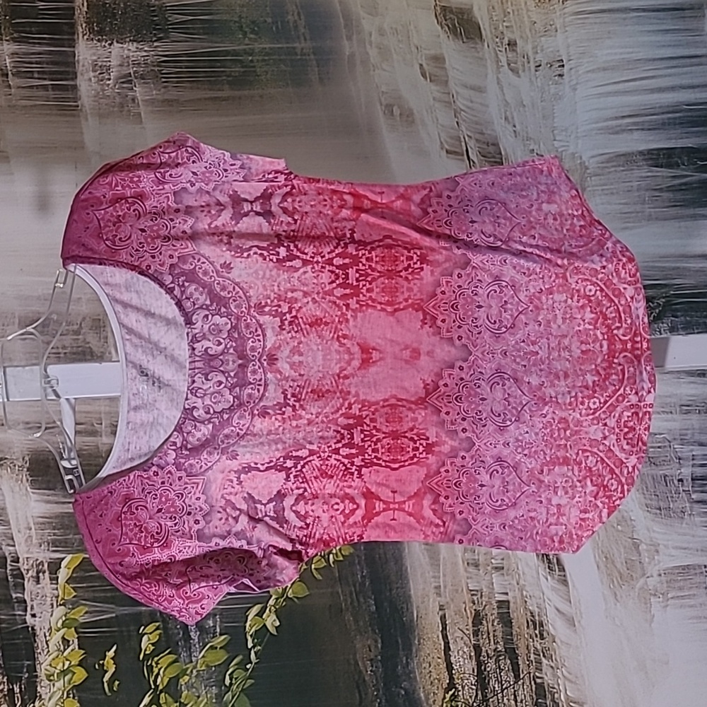 Apt 9 Womens Petite Medium Beautiful bright pink paisley ombre rounded Tshirt